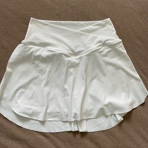Halara Cross Wiastband Skirt white as new shorts underneath
